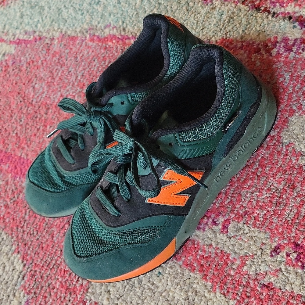 Boys size 4 new balance